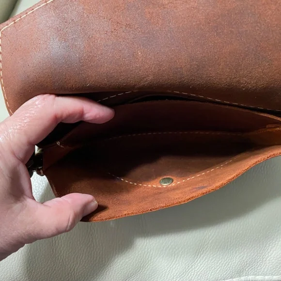 Portland Leather Goods Convertible Envelope Crossbody Bag - Picture 6 of 12